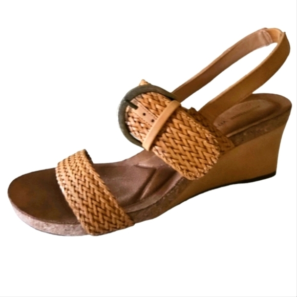 NEW! ADRIENNE VITTADINI Vegan Leather Weave Buckle Wedge Sandals 9. - Picture 1 of 8